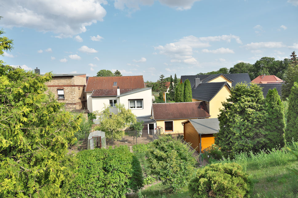 RAUS aus der Miete ! Gemütliches Einfamilienhaus mit zusätzlichem Garten und Stellplatz sucht neue Eigentümer !