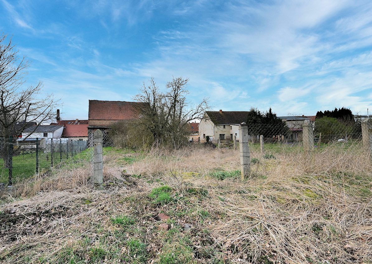 Grundstück mit Abrisshaus oder Sanierungsobjekt für Ihren Traum vom Eigenheim !