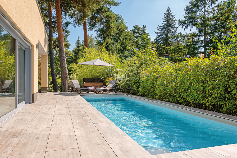 Refugium der Extraklasse! High-Tec mit Erdwärme, Gegenstrompool, PV-Anlage, Kamin, Luxusbad u.v.m.