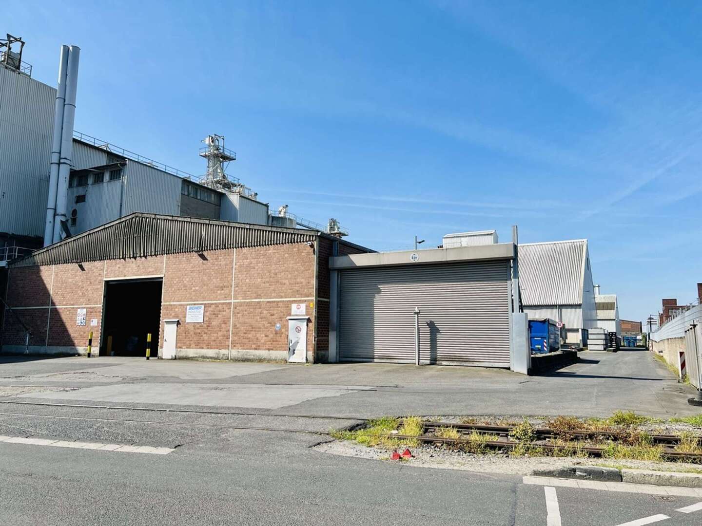 Premium Grundstück mit gewerblicher Bebauung und  BImSchG-Genehmigung im Hafen Neuss - mit Gleisanlage und Hafenanbindung