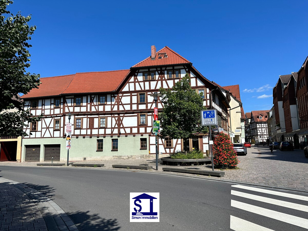 Wohn - und Geschäftshaus in Schmalkalden - Mach was draus !
2 Wohnungen + Gewerbe + Doppelgarage jetzt  - bis zu 5 Wohnungen möglich !