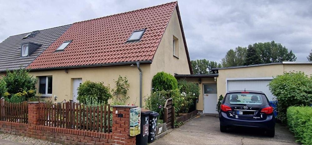 Vielseitige Doppelhaushälfte mit großem Garten in erstklassiger Lage in Berlin-Lichtenberg.