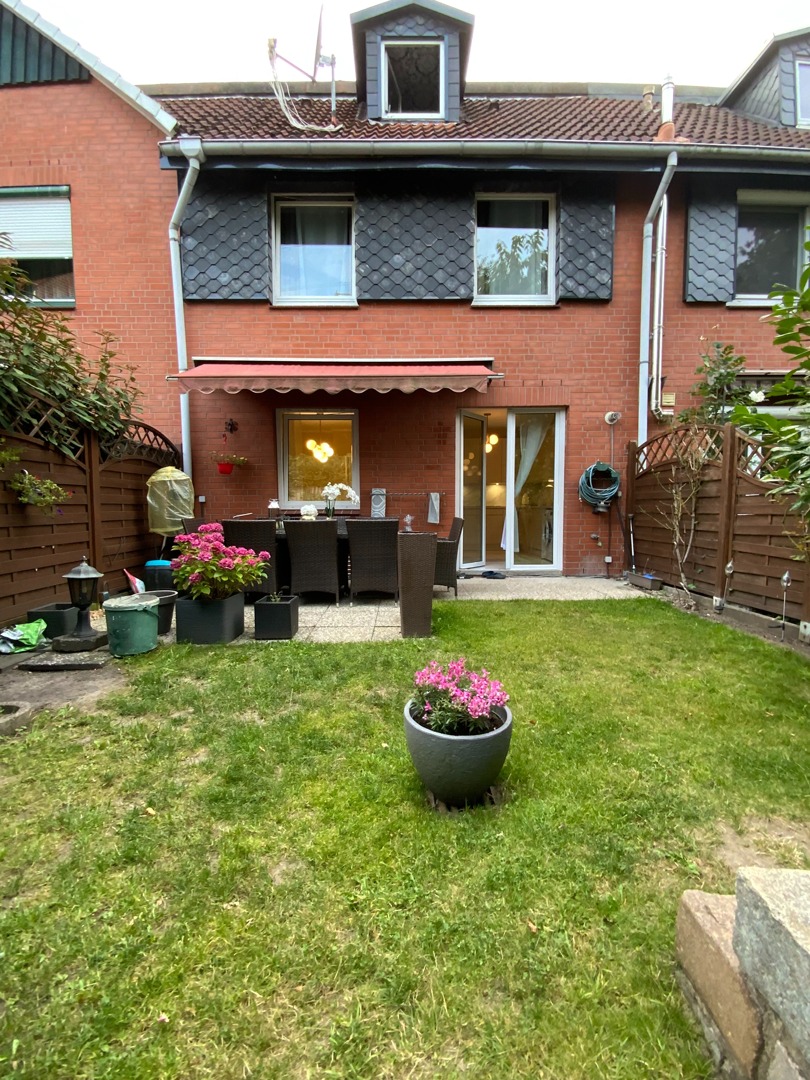 Modernisiertes Reihenmittelhaus mit komfortabler Raumaufteilung, 5 Zimmer auf ca. 130m² und 2 Terrassen