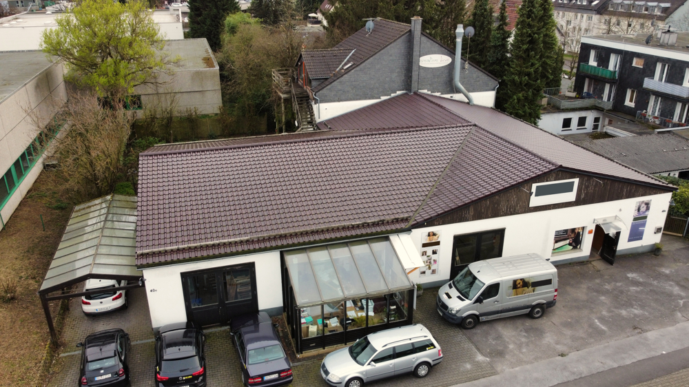PROVISIONSFREI: DOPPELHAUS 
mit WERKSTATTHALLE und AUSSTELLUNGSRAUM
in RUHIGER LAGE von SOLINGEN