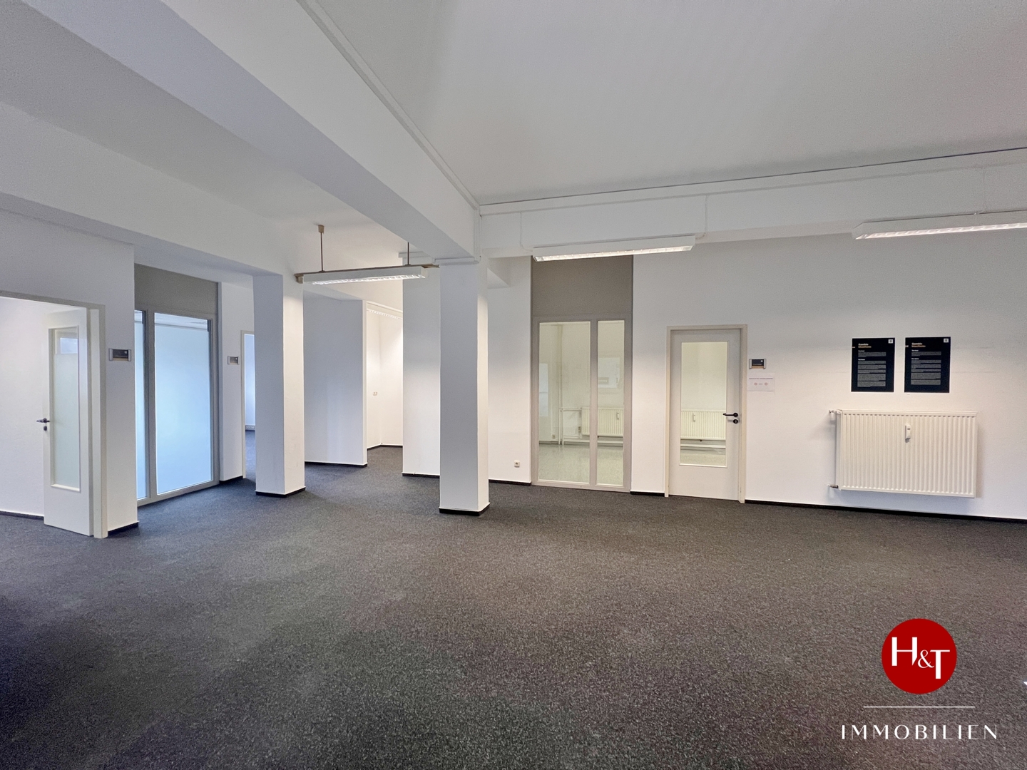 Große Kellerlagerräume mit geräumigen Büroeinheiten und Stellplätzen!