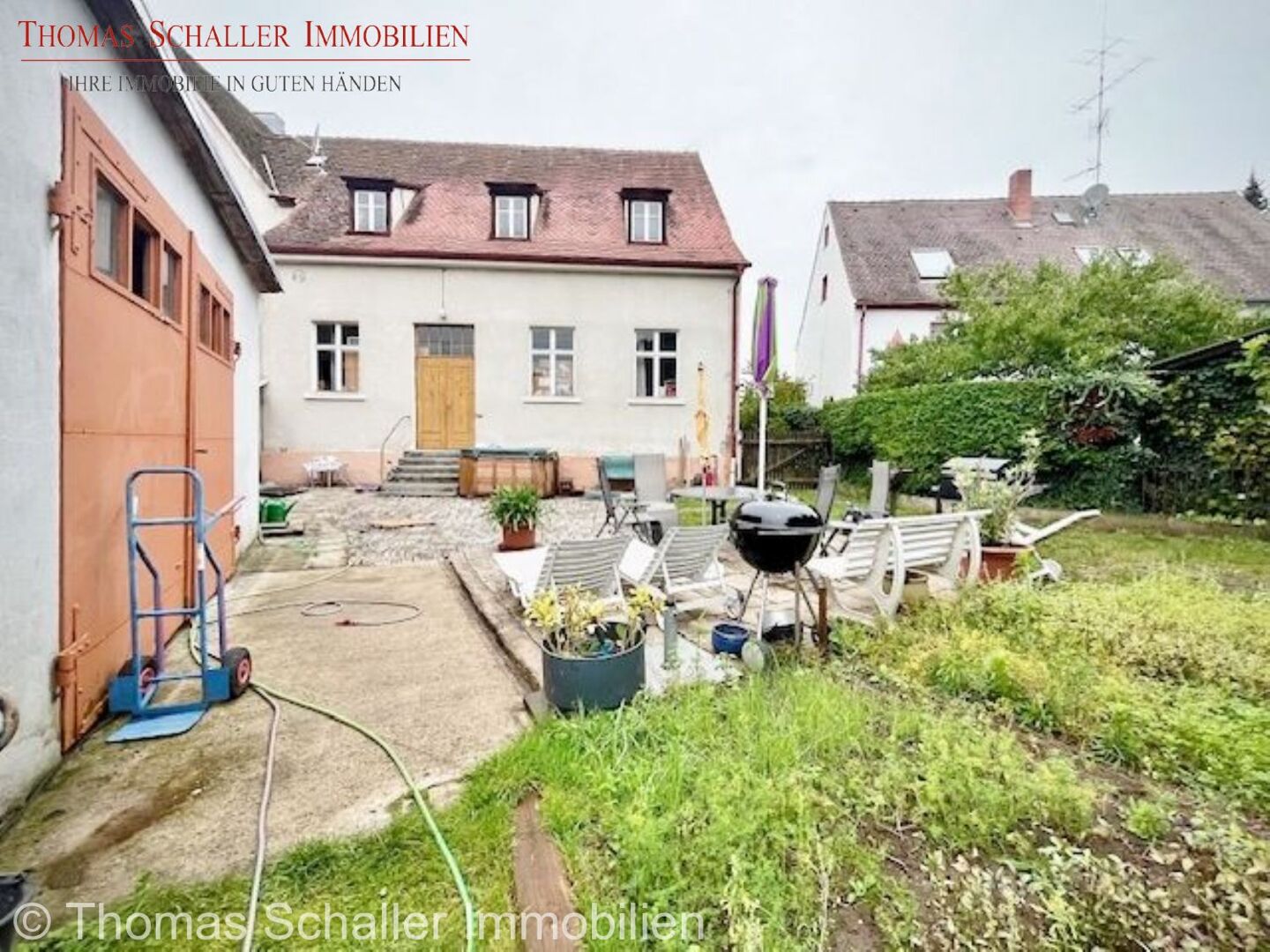 Mehrfamilienhaus mit vielen Optionen und großzügigem Grundstück