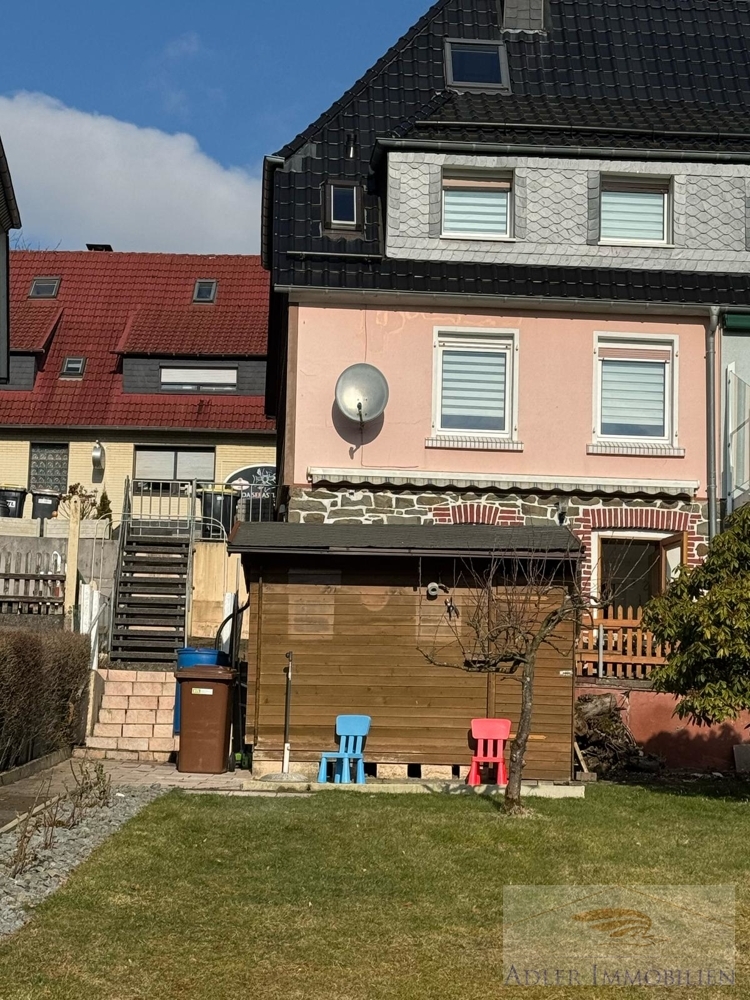 ### Renovierte Doppelhaushälfte, , schönem Garten für die Familie oder Paare ###