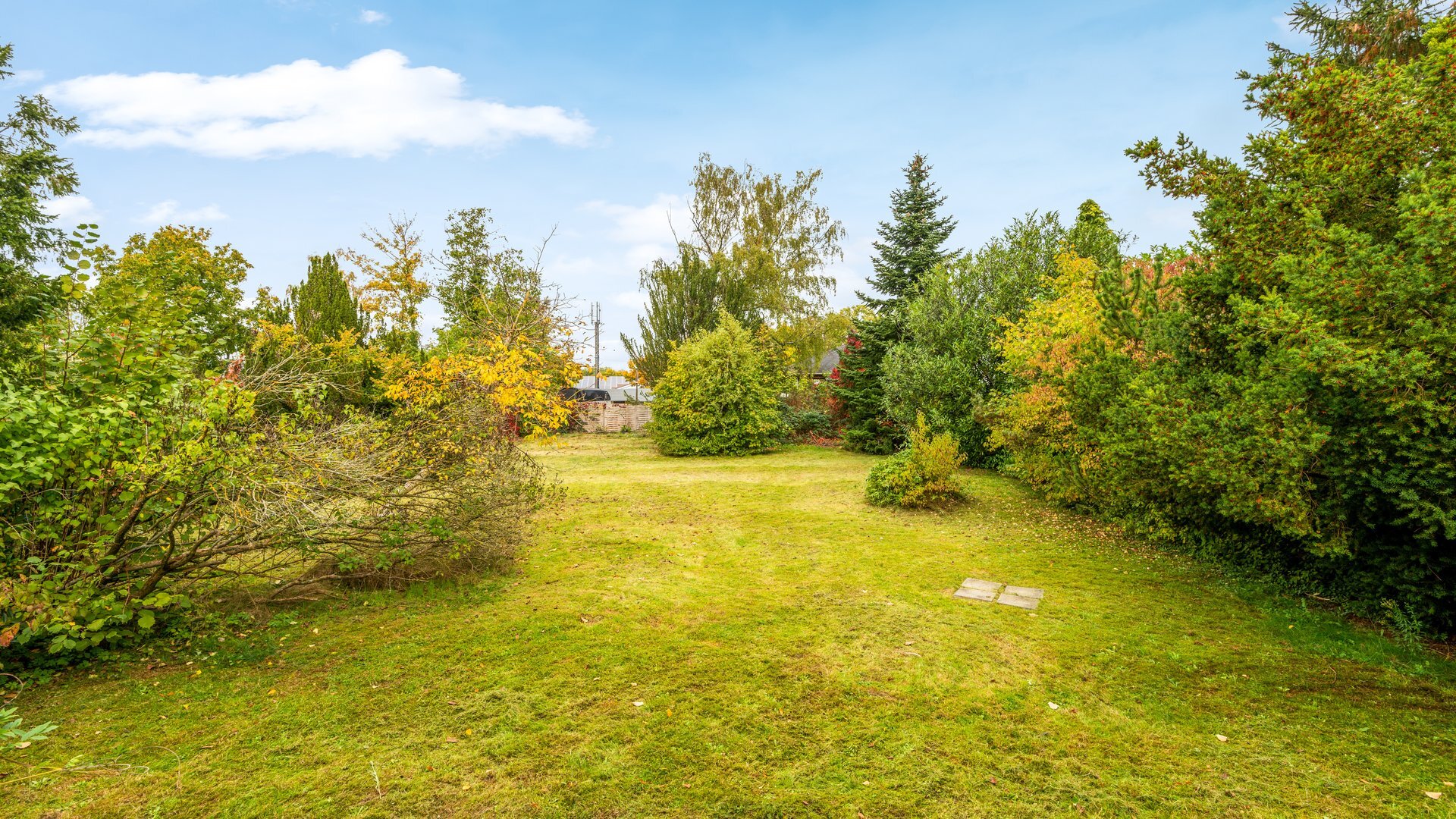 Attraktives Einfamilienhaus auf großem Grundstück in Düsseldorf-Lohausen.