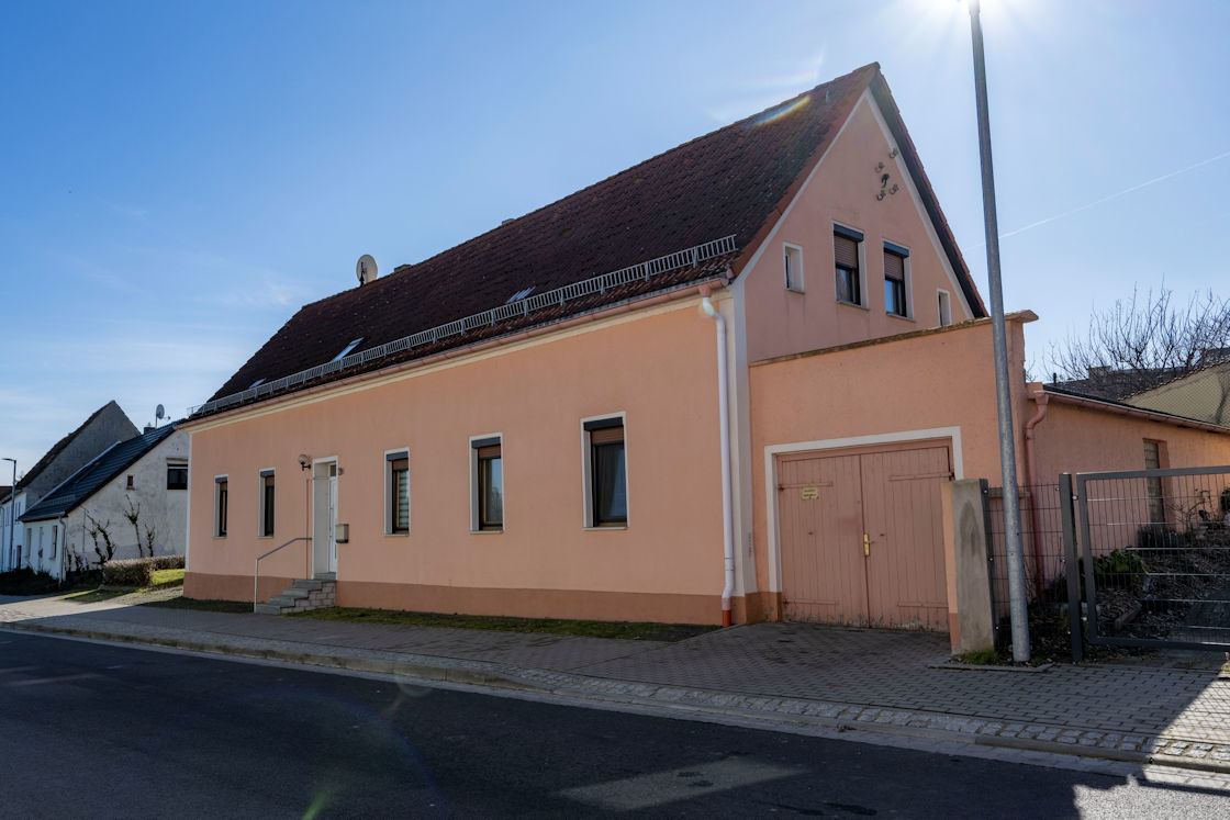 Viel Raum für Ihre Wohnideen ! Charmantes Einfamilienhaus mit Potenzial im Herzen von Schildau !