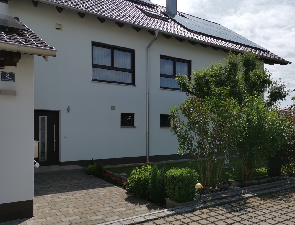 Anspruchsvolles Wohnen in bester Lage (EFH plus ELW im DG)