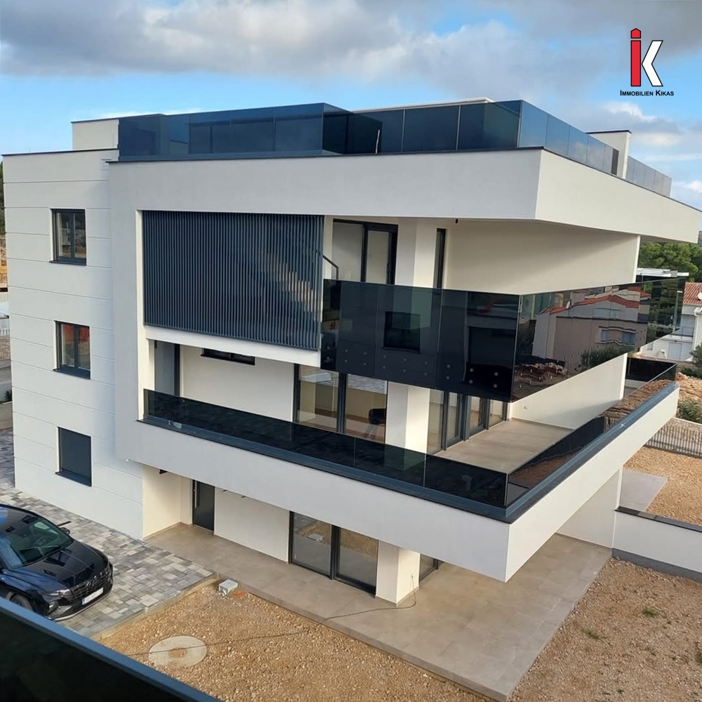 4-Zi.-Maisonettewohnung mit eigenem Pool!  
Feriendomizil auf der Trauminsel Krk