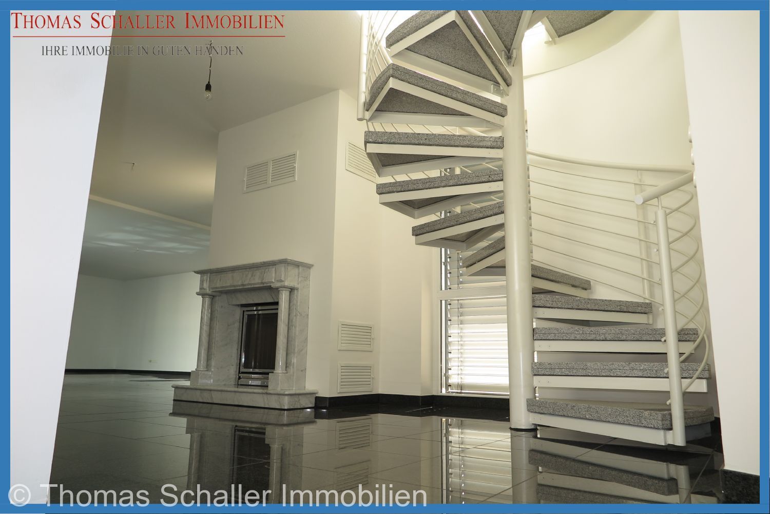 Luxus auf zwei Ebenen – Penthouse mit 4,5 Zimmern, Dachterrasse & Wintergarten