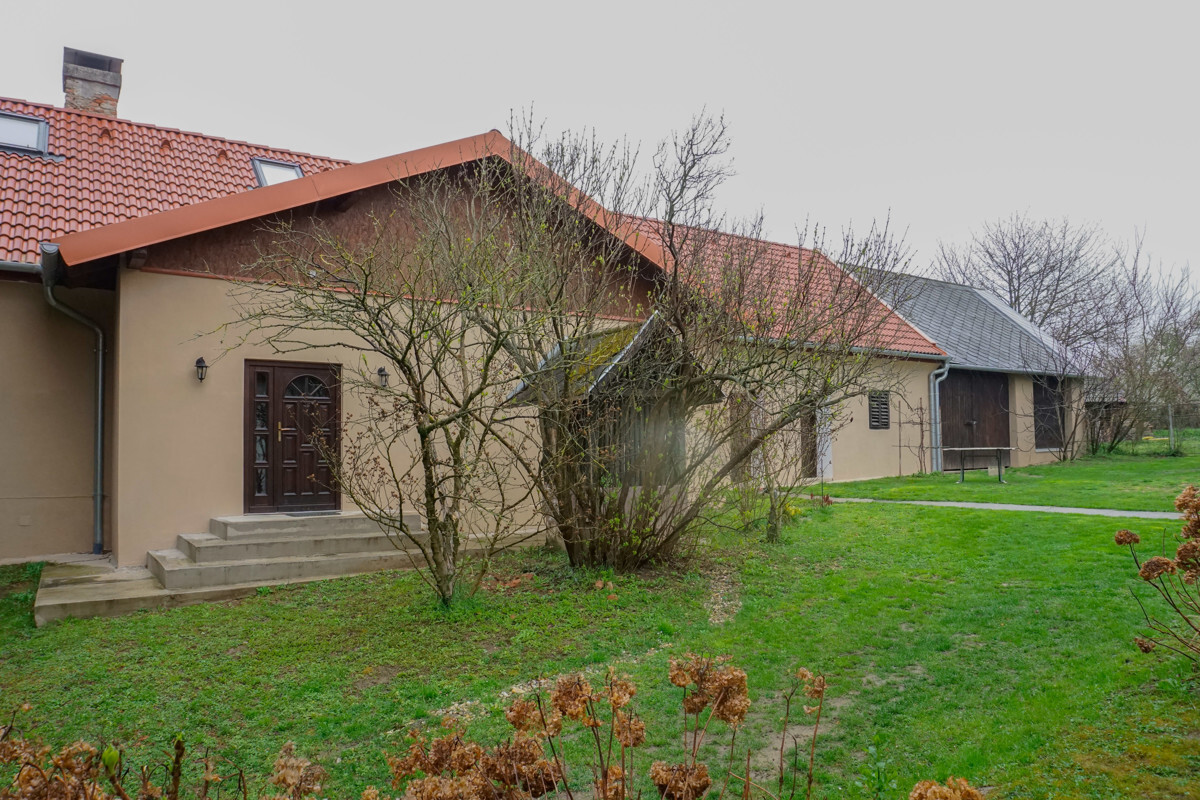 Leben in Westungarn - EFH mit Scheune
"Lebendig. Anders. Voller Potenzial."