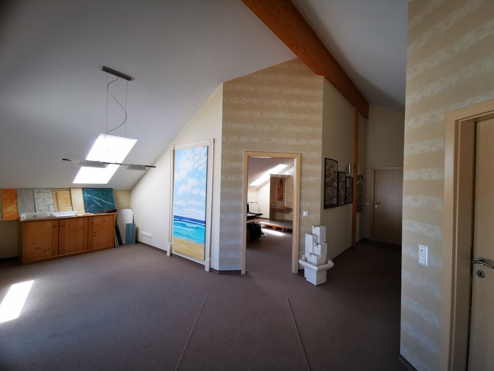 Praxis- oder Büroräume  (im 1. OG)