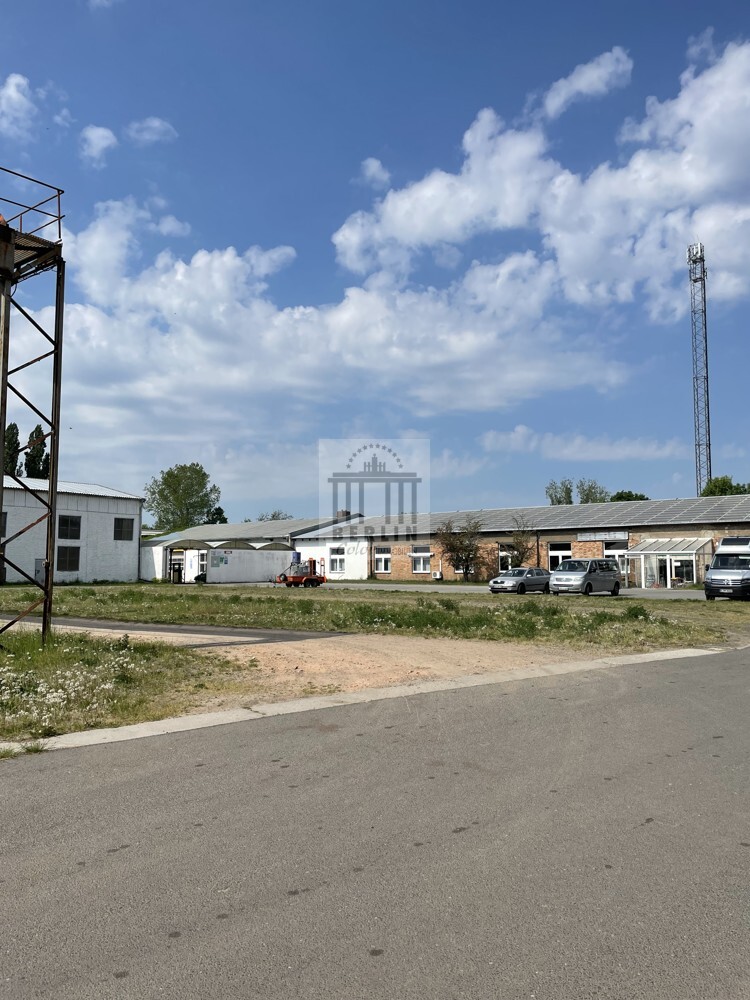 6.000 m² Büro-/Hallenfläche und 27.000 m² Freifläche zur Produktion, Lagerung oder Vermietung!