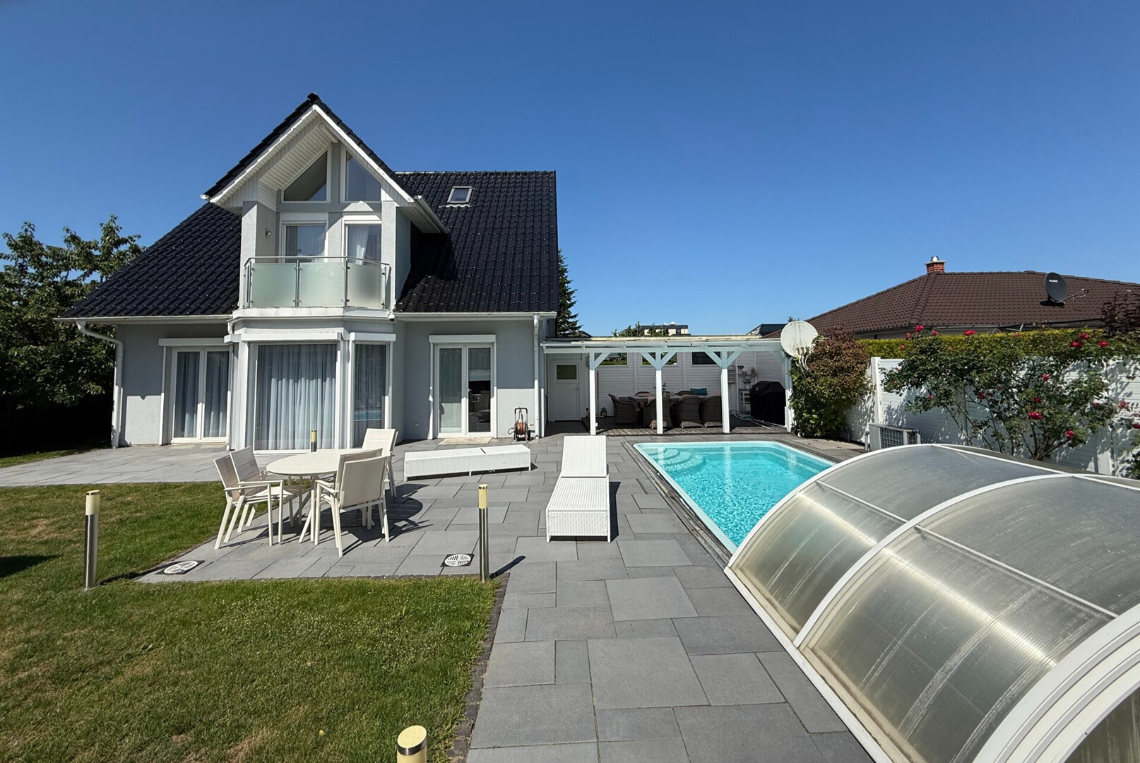 Luxus & Wohlfühlatmosphäre mit Pool & Sauna in Rostock-Evershagen-Süd VB