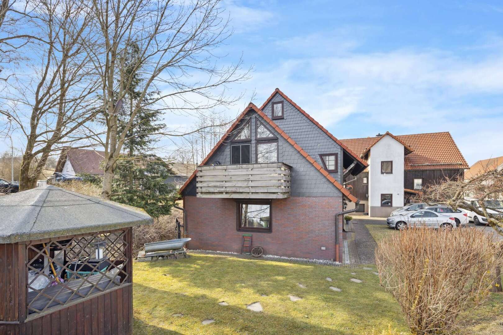 2 Wohnhäuser mit Garten in charmanter Lage