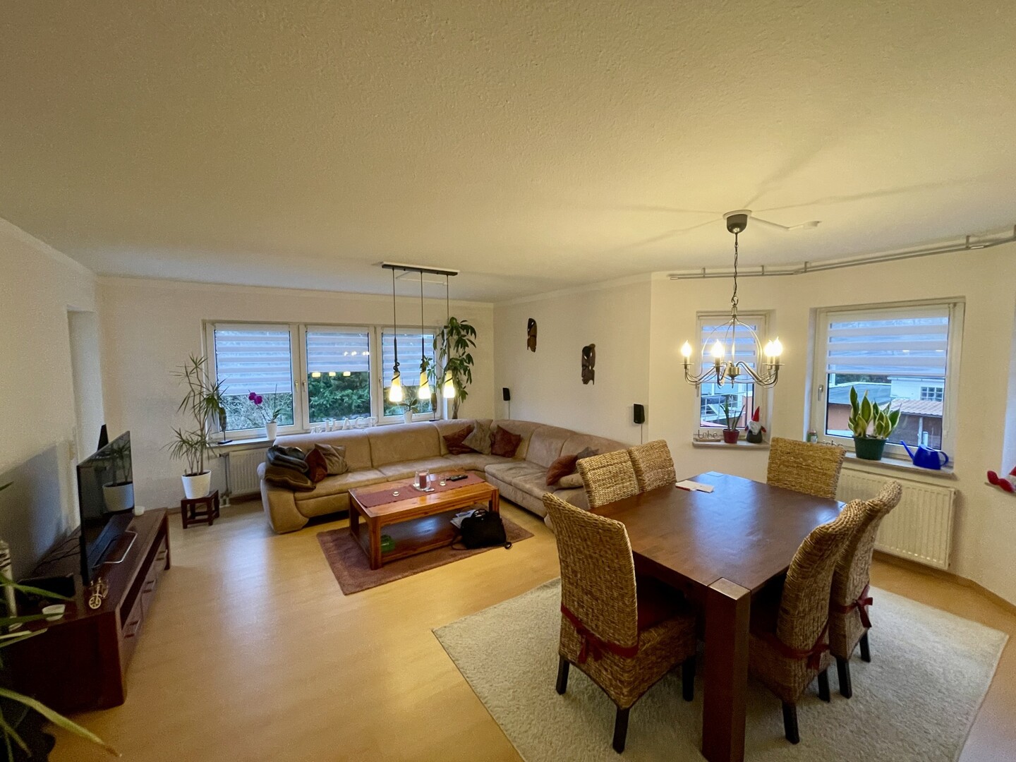 Gepflegte Eigentumswohnung im Eichwald!
KEINE KÄUFERPROVISION