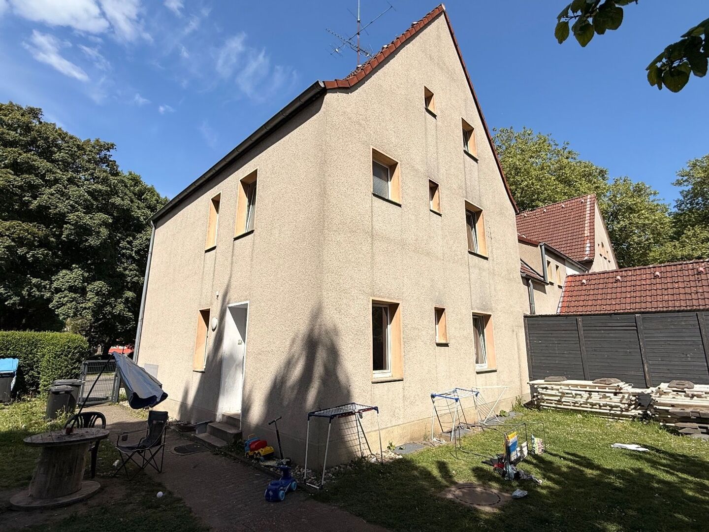 Solides 3-Parteienhaus mit Baugrundstück in Gelsenkirchen-Buer – ruhige Lage & Potenzial!