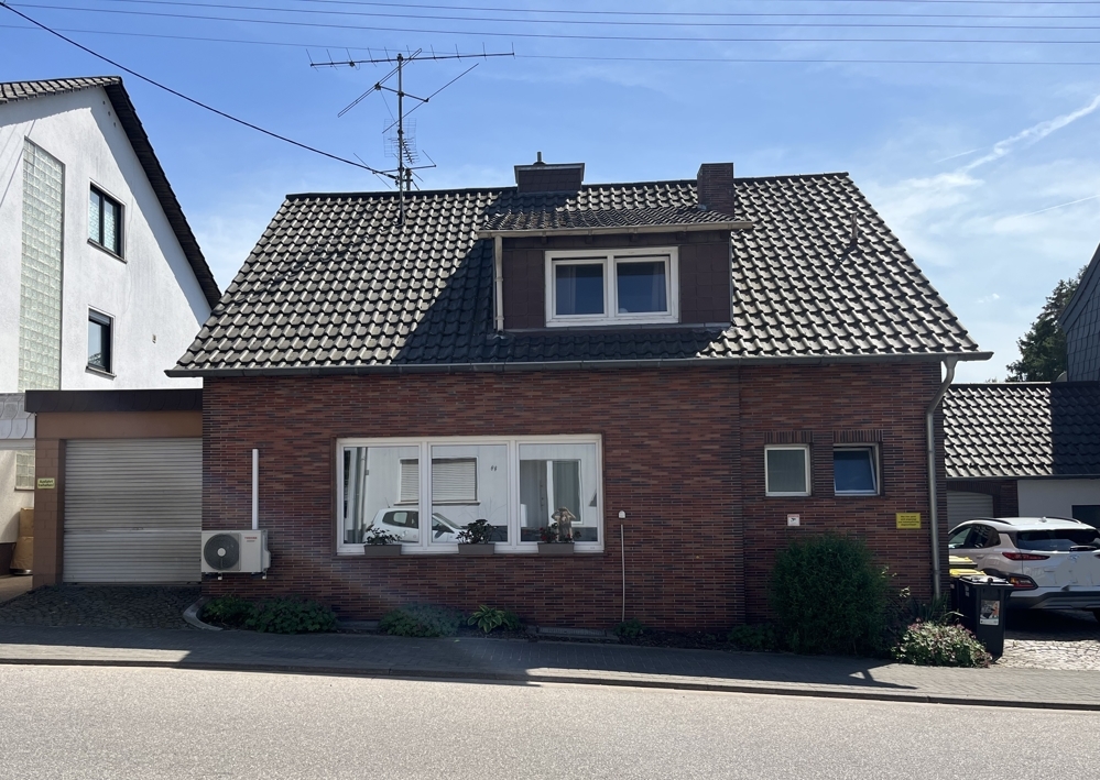 Zweifamilienhaus in Heusweiler- Dilsburg – Wohnen, Arbeiten & Vermieten