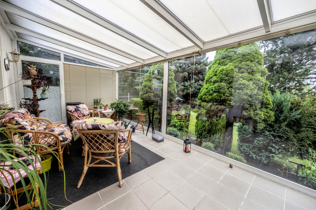 Ihre neue Wohlfühloase: Einfamilienhaus in bester Lage mit erweiterbarem Grundstück !