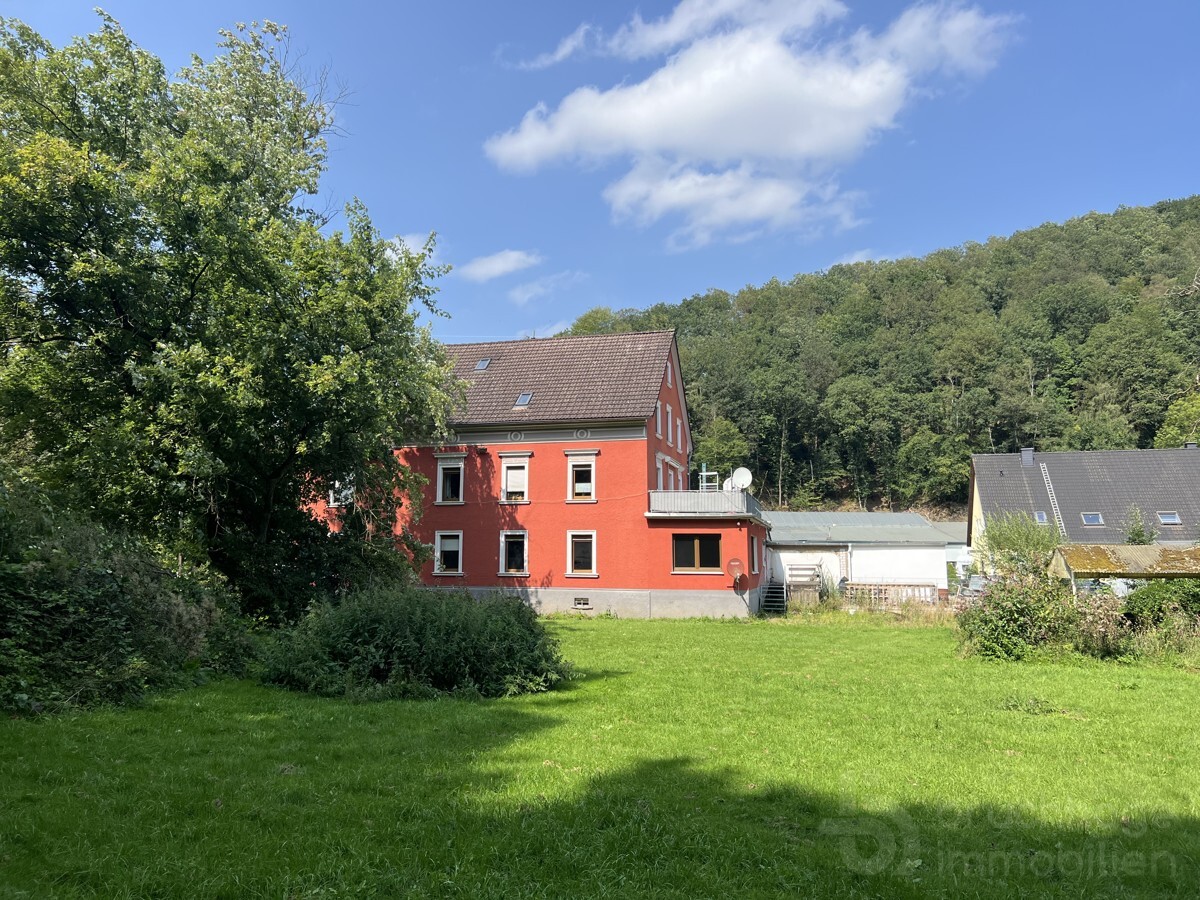 „Mehrgenerationenhaus mit großem Grundstück – Tierhaltung möglich, familiengerecht wohnen“