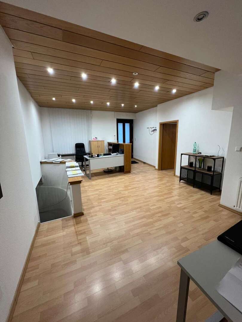 WRS Immobilien - Büro in der Ortsmitte von Bergen-Enkheim - mit Kellerbereich