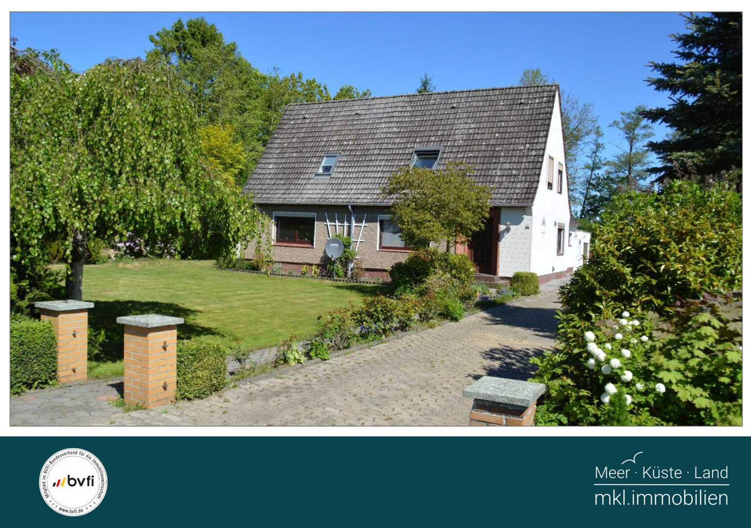 Keine zusätzliche Käuferprovision: Zweifamilienhaus mit Doppelgarage und Carport zu verkaufen