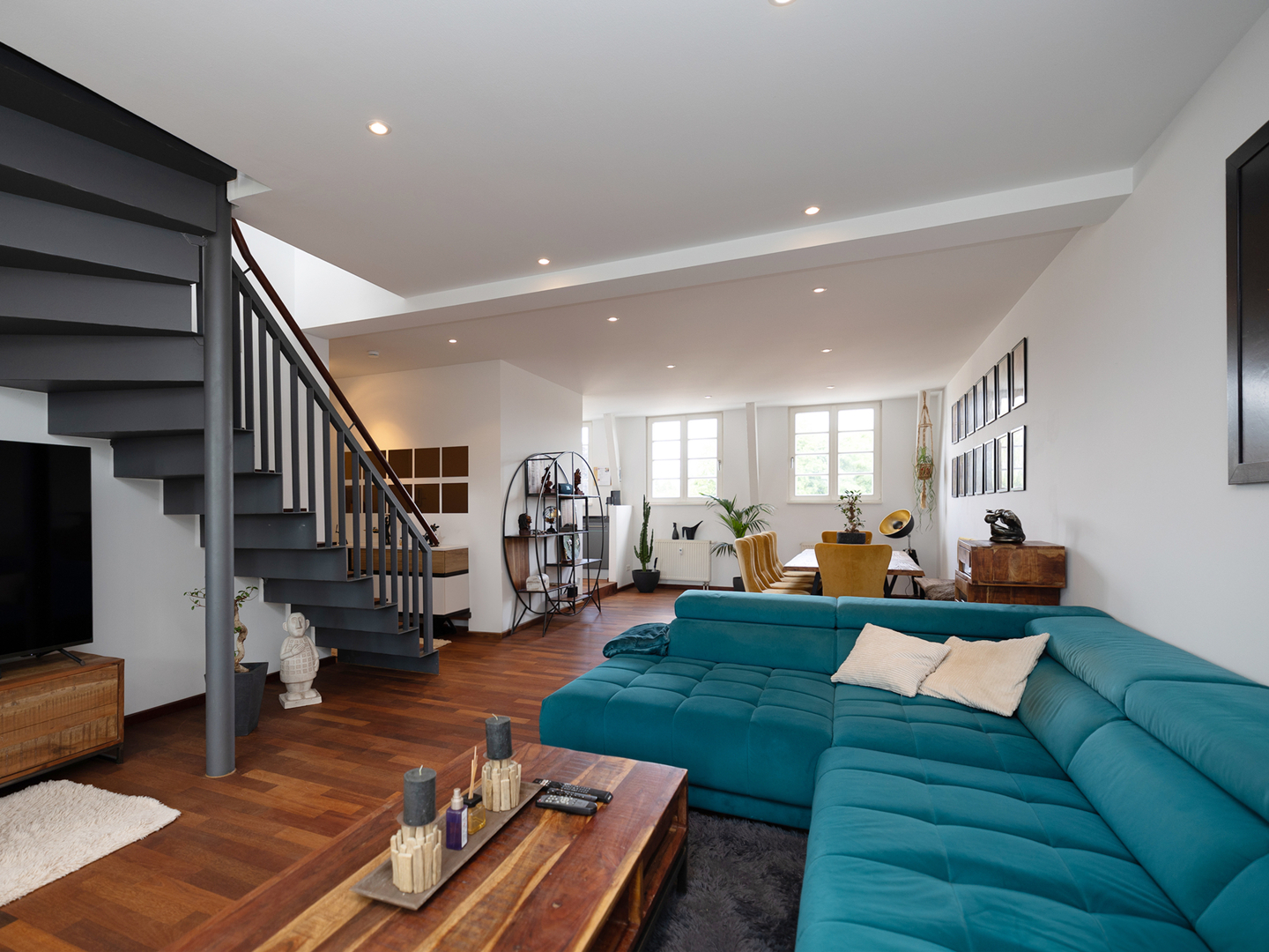 Urbaner Lofttraum mit Stil – historisches Wohnen über den Dächern von Enger