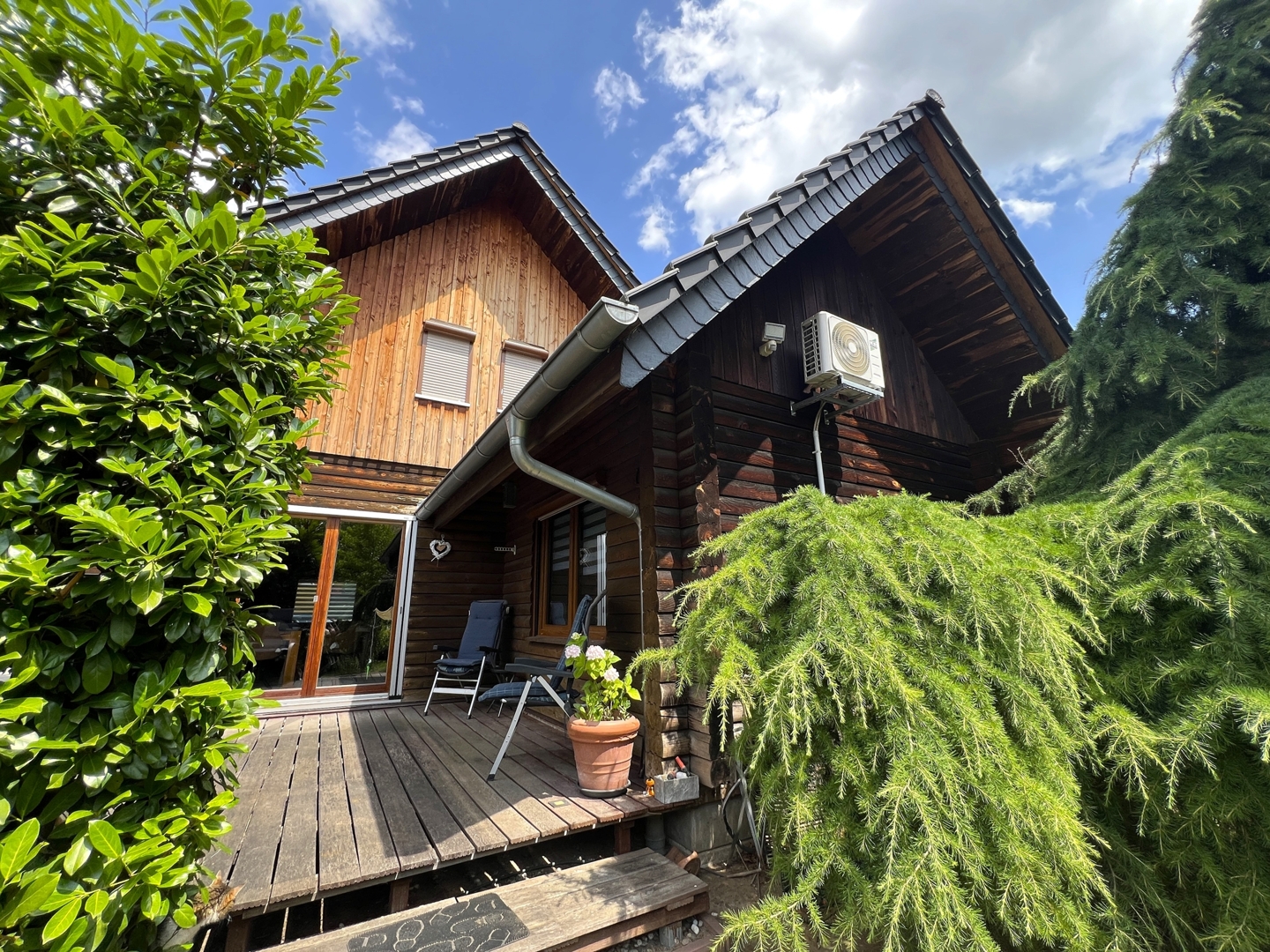 Einzigartiges kanadisches Holzblockhaus – repräsentative Gewerbeimmobilie in Rodgau Nieder-Roden