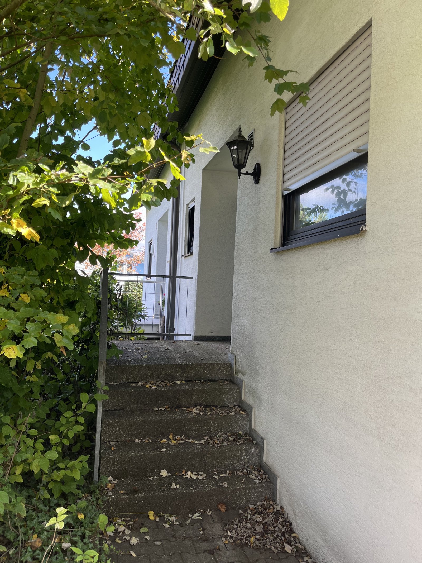 Sifi-Hinterweil: Solide Doppelhaushälfte in ruhiger, sonniger Lage