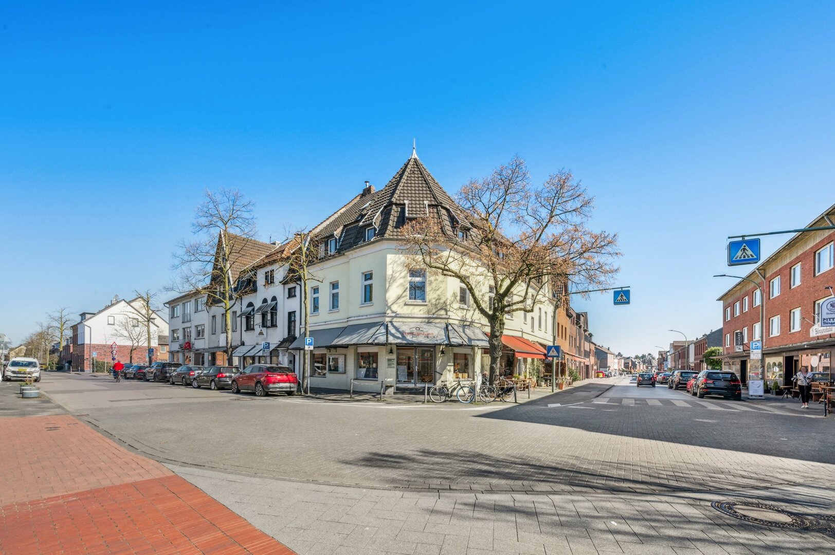 Wohn- und Geschäftshaus am "Deutschen Eck"