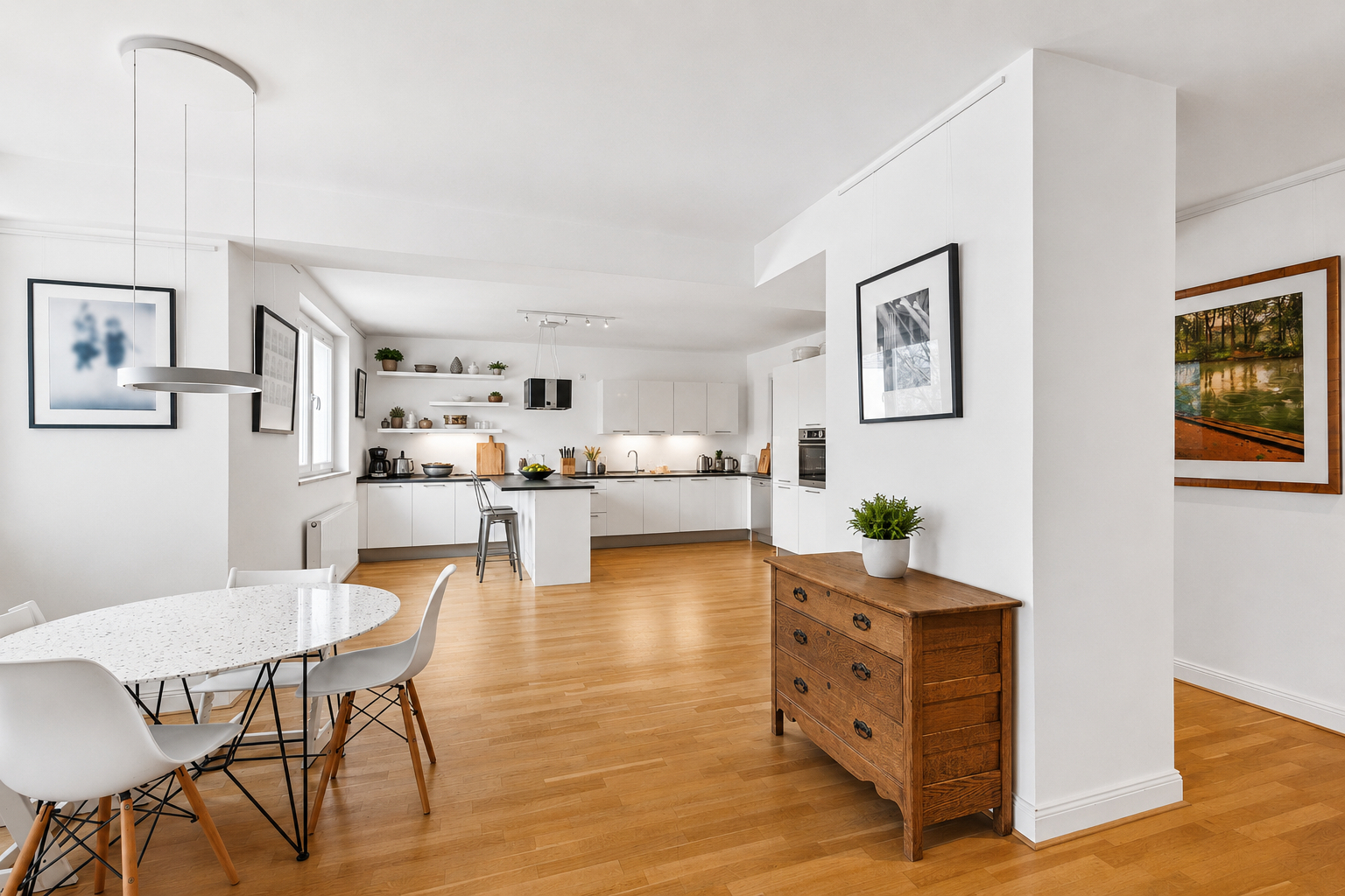 Lichtdurchflutetes Altbau-Dachgeschoss mit Aufzug,  ca.171 m² und Dachterrasse