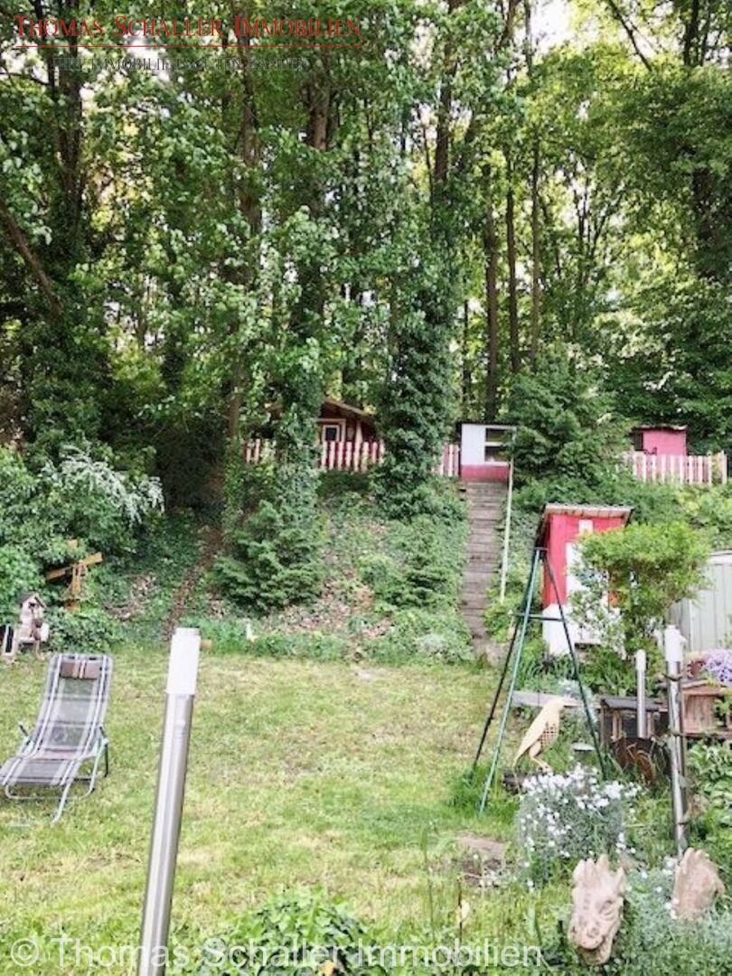 Großzügiges Hanggrundstück mit Potenzial – ca. 1.235 m² in Amberg