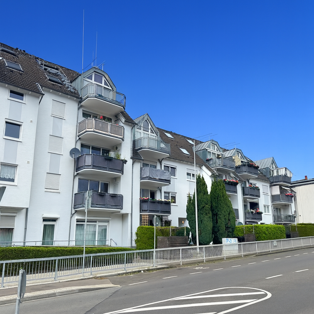 PROVISIONSFREI: PLATZWUNDER mit HAUSCHARAKTER – 
6-ZIMMER MAISONETTE mit BALKON & TIEFGARAGENPLATZ