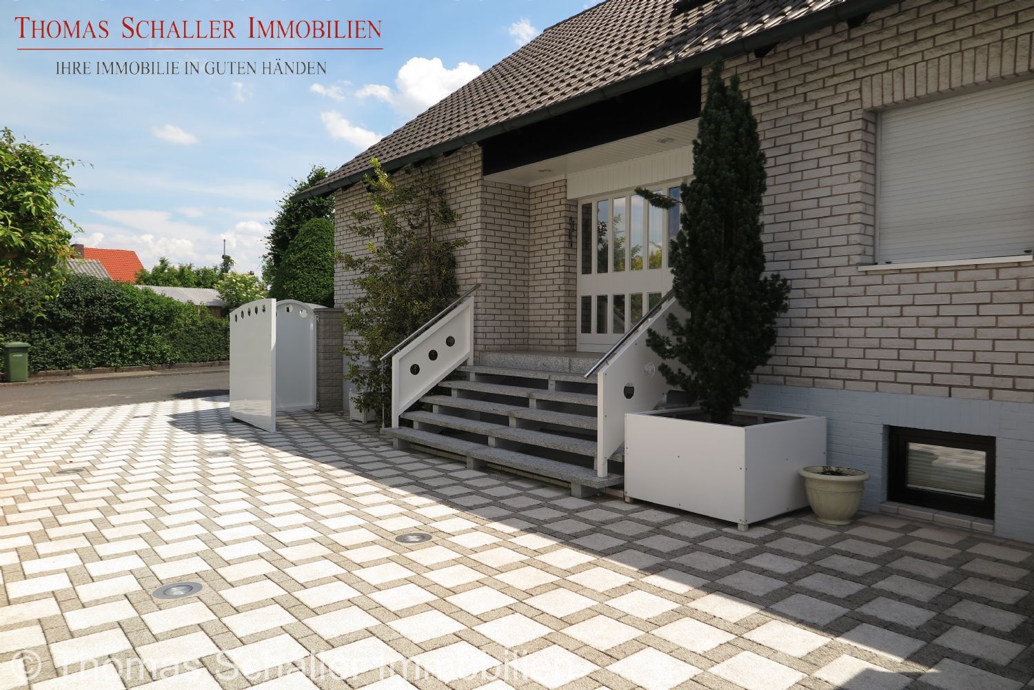 Exklusives Zweifamilienhaus mit 3 Einheiten, Erdwärmepumpe & Wellnessbereich in ruhiger Lage