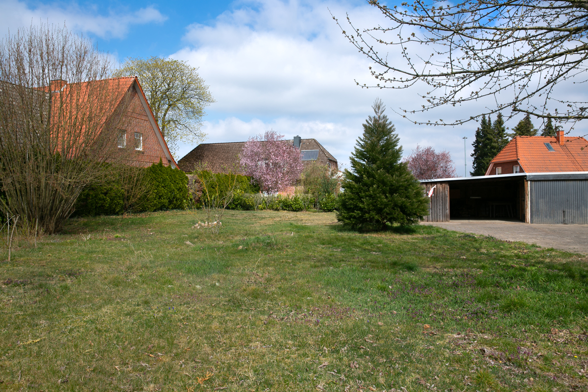 Großzügiges Baugrundstück mit positivem Bauvorbescheid – Ihre Chance in Garstedt!