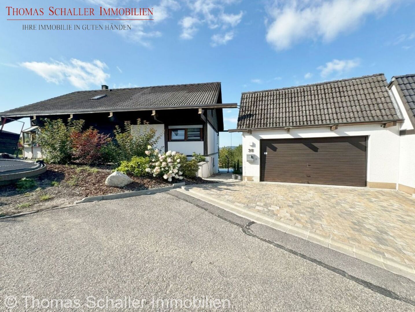 Großzügiges Einfamilienhaus mit Einliegerwohnung, Pool & Panorama – Wohnjuwel in Sengenthal!