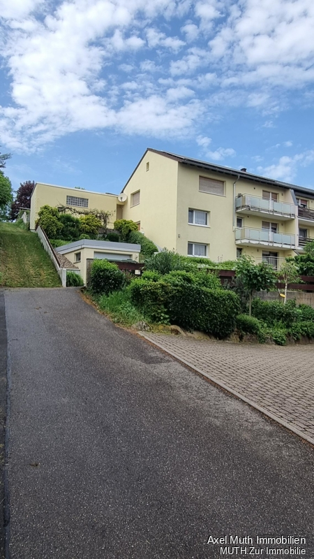 Attraktives 3-FH in ruhiger Randlage, mit PV-Anlage und vermietet.