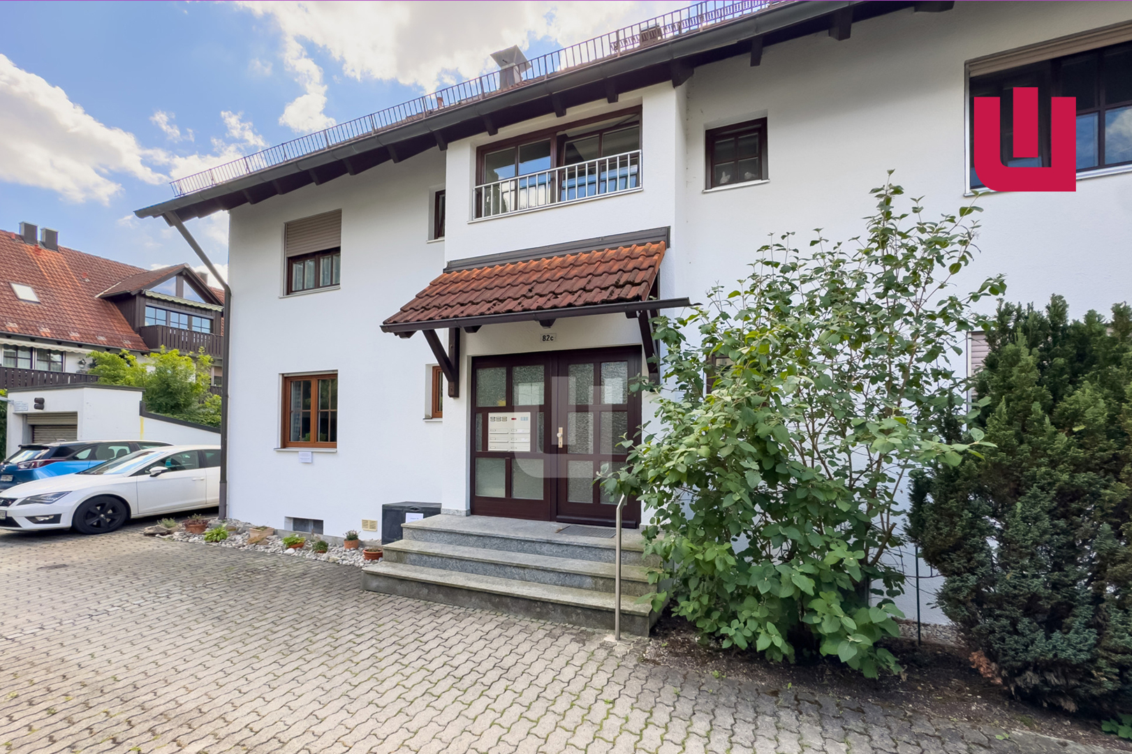 WINDISCH IMMOBILIEN - Gepflegte 2-Zi- Dachgeschosswohnung mit EBK und Balkon in zentraler Lage