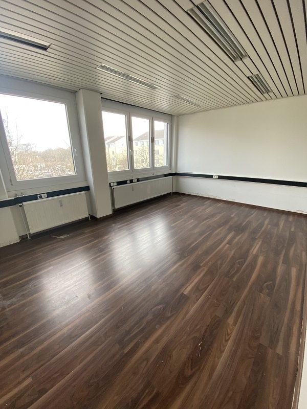 Provisionsfrei - 
Gepflegtes Fünf-Raum-Büro  in Planegg / Martinsried