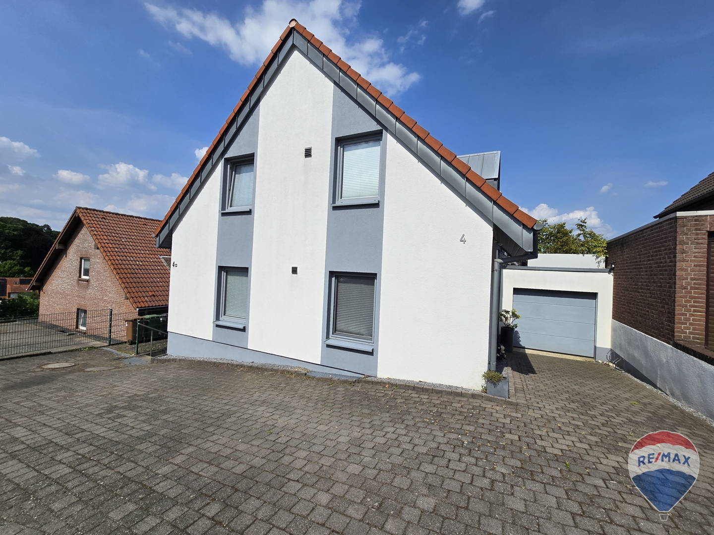 Modernes Einfamilienhaus mit großer Einliegerwohnung