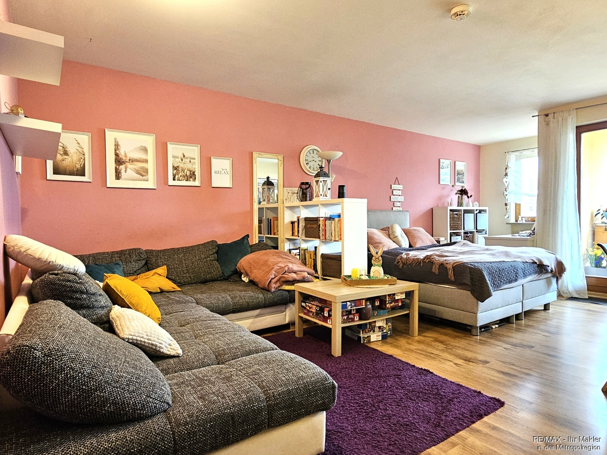 Charmante Eigentumswohnung mit Loggia, Kellerabteil und TG - Stellplatz