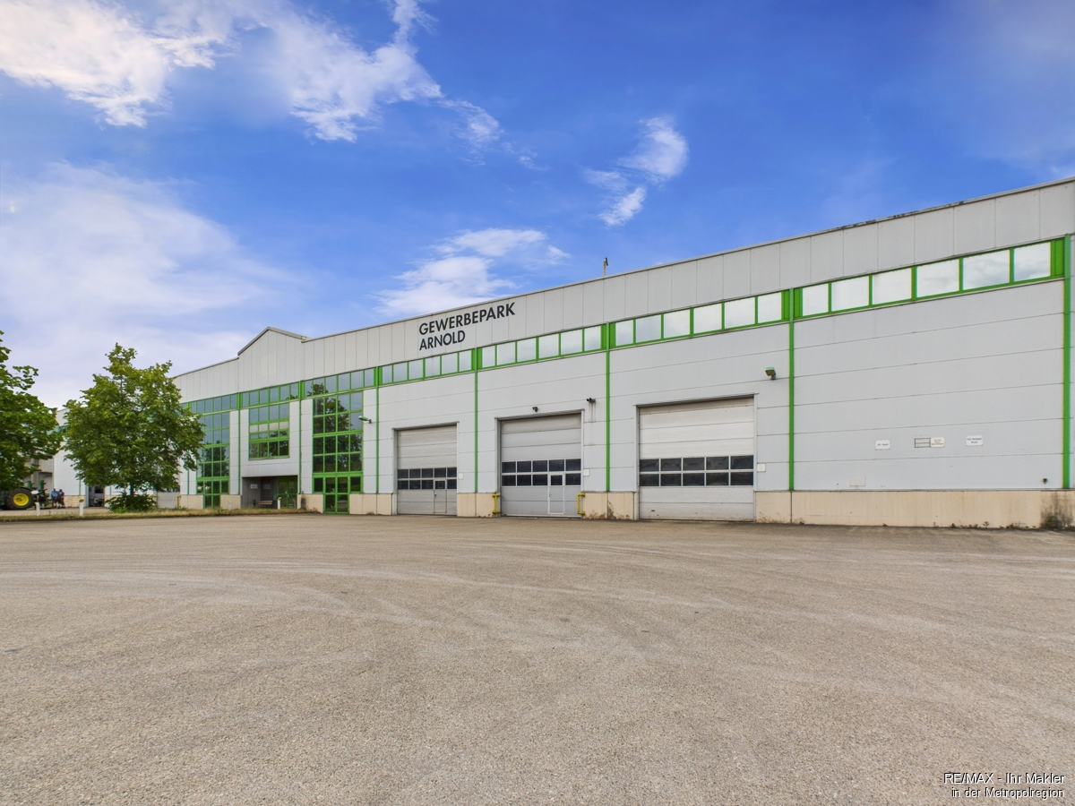 Lagern oder Produzieren und Entwickeln - großzügige Hallen wahlweise mit Büro- und Sozialräumen