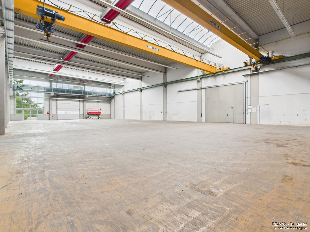 Lagern oder Produzieren und Entwickeln - großzügige Hallen wahlweise mit Büro- und Sozialräumen