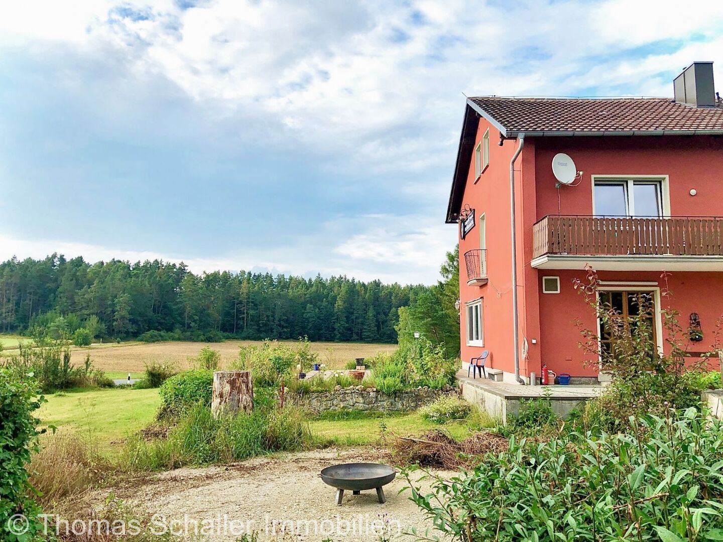 Restaurant/Pension mit 7 Fremdenzimmern und einer 4-Zimmer-Whg. in traumhafter Lage