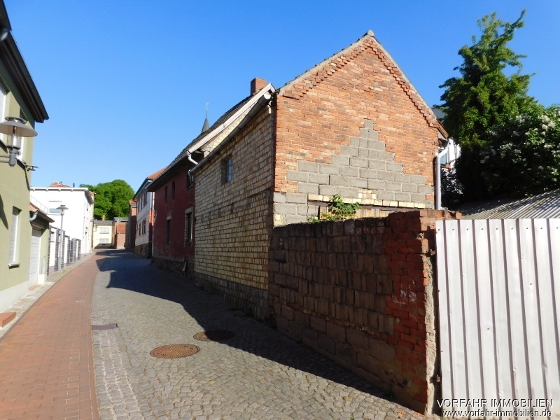 Baufälliges Haus im Stadtkern von Sternberg