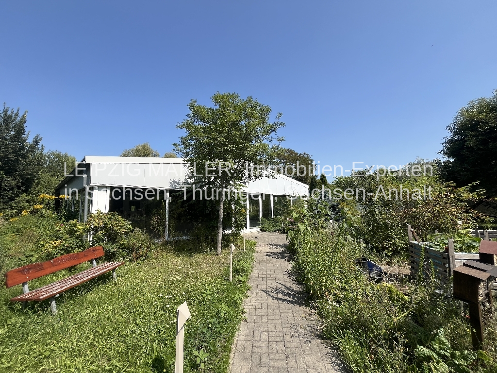 ZU VERMIETEN: Lager-/Produktions-/Veranstaltungshalle mit großem Außenbereich und Parkplätzen in Leipzig-Süd 400 m²