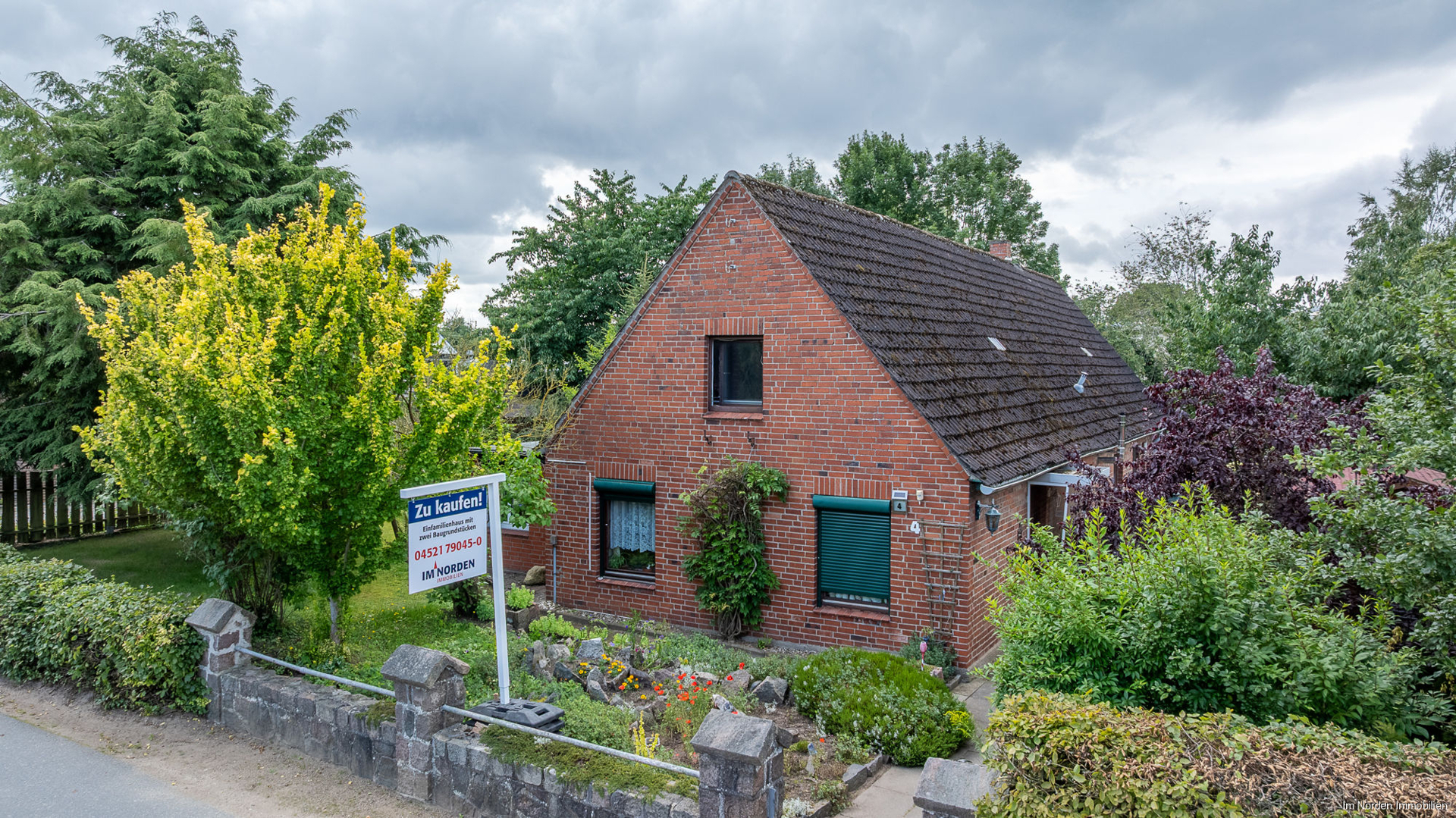 Wohnhaus mit zwei Baugrundstücken in Kreuzfeld