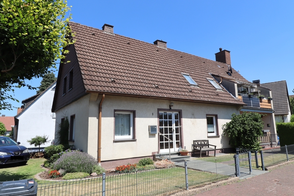 Zweifamilienhaus in ruhiger Lage zu verkaufen!